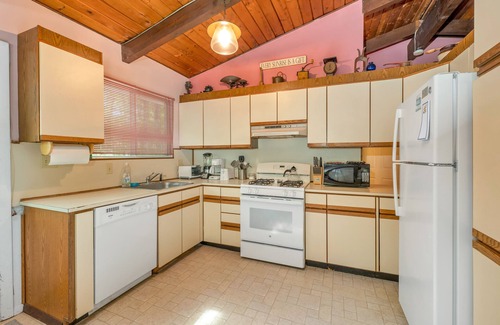 Moultonborough Ski Chalet | Suissevale Chalet sleeps 8 just a short walk to the beach