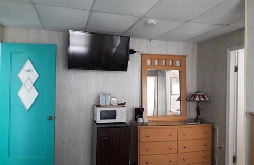 North Wildwood Hotel | Suitcase Motel & Travel