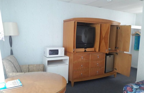 North Wildwood Hotel | Suitcase Motel & Travel