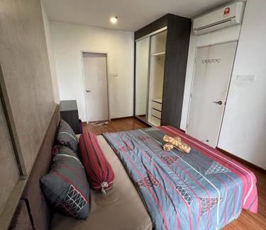 Shah Alam Apartment | Suite 196 at i-City-2BR l 5 Pax l Wifi l 1 Car Park