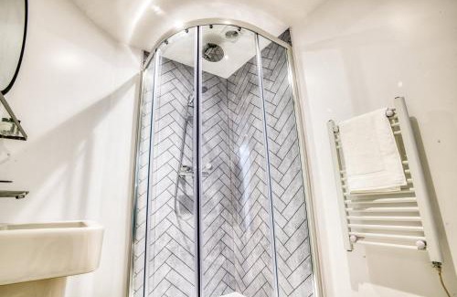 Lincoln Apartment | Suite 2- 2 Bed Apartment