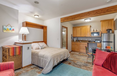 Adelma Beach Apartment | Suite 2 Kettle's Trail Suites