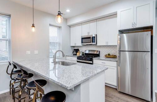 Wrightwood Neighbors House | Suite 2 on Southport 4 Queen Beds