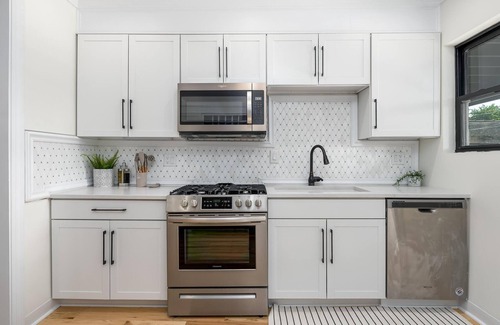 Glen Echo House | Suite 23 - Spacious and Stylish in the Old North