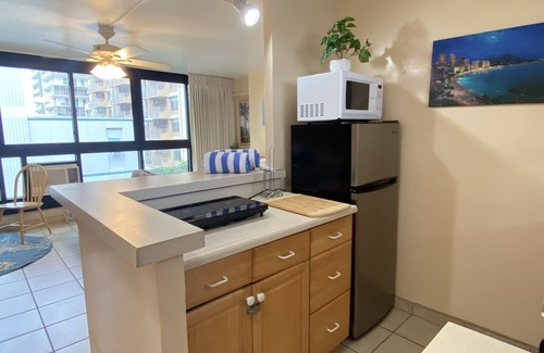 Waikiki Apartment | Suite 422 at the Waikiki Grand Hotel® Queen Bed & SofaBed