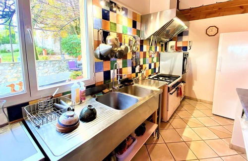 Villeneuve-de-Berg Bed & Breakfast | SUITE 4p. 2 bedrooms in free management, PARK, kitchen/large room