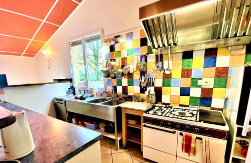 Villeneuve-de-Berg Bed & Breakfast | SUITE 4p. 2 bedrooms in free management, PARK, kitchen/large room