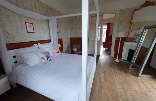 Saint-Honore-les-Bains Bed & Breakfast | Suite 56 m2 "belle Époque" Petit Déjeuner Compris Pour les Amoureux de la Nature