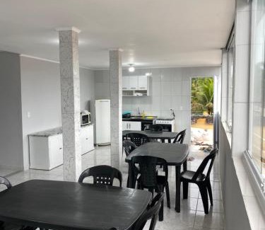 Indaia House | Suite 6 a 3 quadras da praia