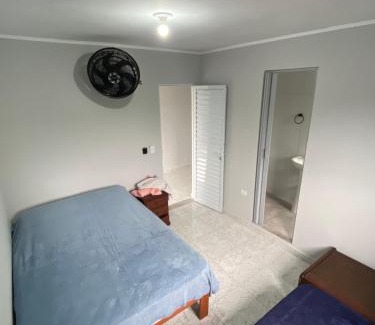 Indaia House | Suite 6 a 3 quadras da praia