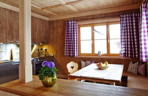 Abwinkl Ski Chalet | Suite Beech Modern retreat