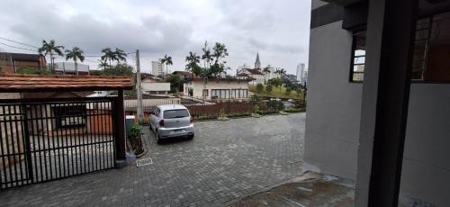 Velha House | SUITE COM AR e BWC PRIVATIVO POUCOS METROS OKTOBERFEST