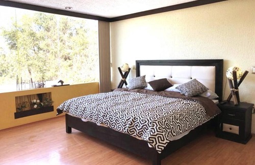 Lomas de Guadalupe House | Suite con Vistas Panoramicas Verdes, Santa Fe