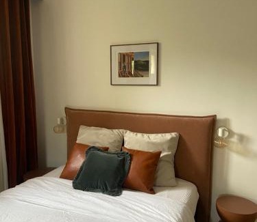 Craponne House | Suite Cosy Chambre avec espaces Salon et Salle de bain privés