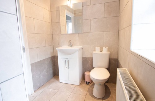 St Helens Bed & Breakfast | Suite D: Large Private Room in St Helens