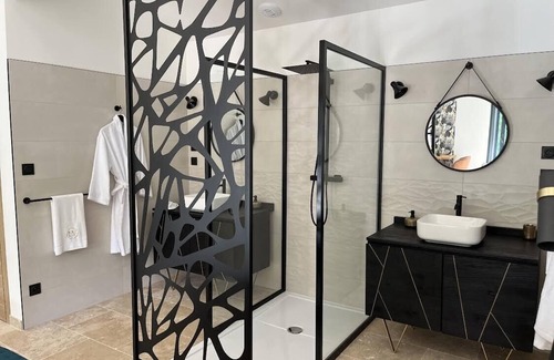 Rougiers Bed & Breakfast | Suite de Luxe Privative de 65 m2 Avec Piscine et spa