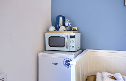 Hackney Central Apartment | Suite-Deluxe-Shared Bathroom-Street View-3