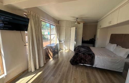 Parow North Apartment | Suite Dreams Garden Dream Cottage