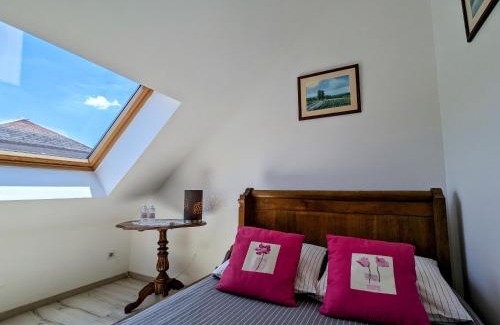 Chateauroux Bed & Breakfast | Suite Familiale Privatisée avec Petit Déjeuner, Salon et Chambres au 1er Étage - FR-1-591-396