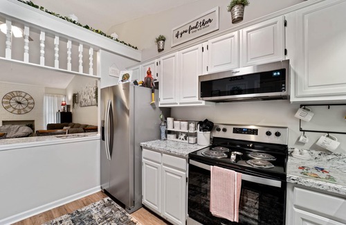 Jacksonville House | Suite Francis - Minutes from Camp LeJeune and the Beach!