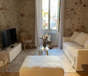 Old Town Apartment | Suite Fusion - charme de l'ancien et confort moderne - Vieux Nice - 2 chambres - wifi - 5 min des plages - 30 min de Cannes et Monaco