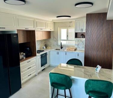 Acre Apartment | Suite In White