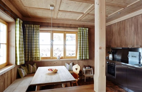 Abwinkl Ski Chalet | Suite Linde Modern retreat