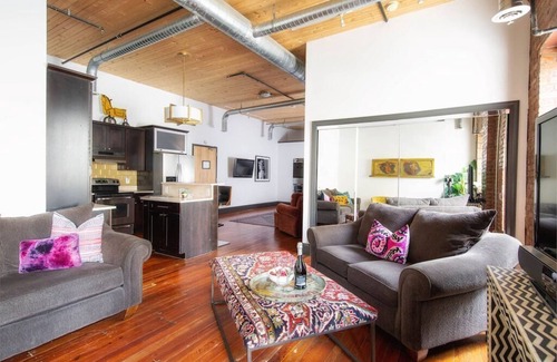 North Capitol Condo | *Suite Loft*Walk to Broadway* Printers Alley Lofts