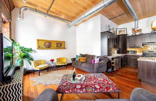 North Capitol Condo | *Suite Loft*Walk to Broadway* Printers Alley Lofts