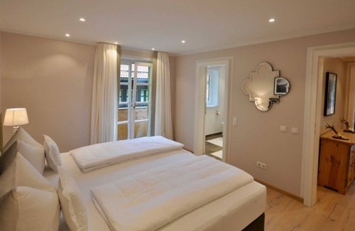 Bad Wiessee Bed & Breakfast | Suite mit Bergblick - Bio Design Boutique Hotel Landhaus St. Georg