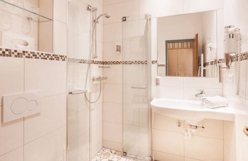 Sankt Michael im Lungau House | Suite mit Dusche, Bad, WC - Stofflerwirt, Landhotel