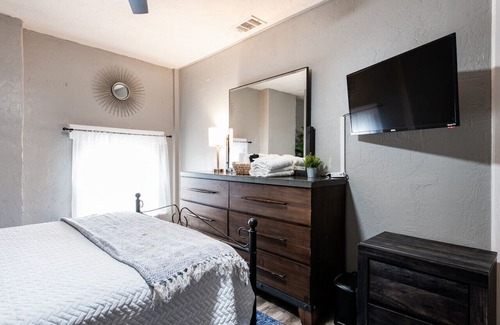 Smoketown Jackson Apartment | Suite near downtown Louisville, KY · Suite XII