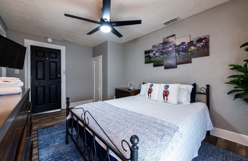 Smoketown Jackson Apartment | Suite near downtown Louisville, KY · Suite XII