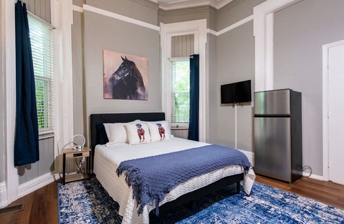 Smoketown Jackson Apartment | Suite near downtown Louisville, KY · Suite II