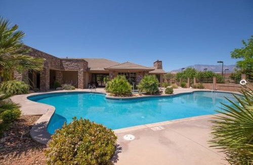 St. George House | Suite Retreat with Pool Spa Gym and Tennis Court