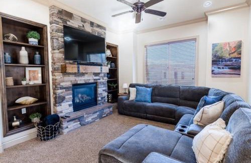 St. George House | Suite Retreat with Pool Spa Gym and Tennis Court