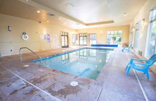 St. George House | Suite Retreat with Pool Spa Gym and Tennis Court