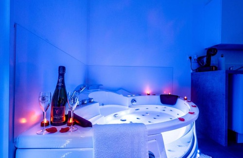 Sault Apartment | Suite Romantique
