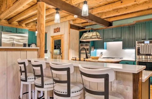Sapphire Cabin | Suite Sixteen - Spacious Lodge Vibe - nestled within Burlingame