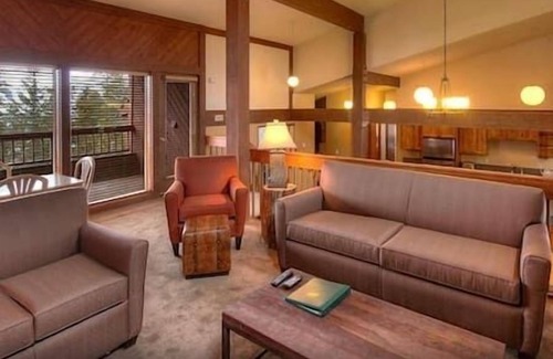 Baldy Mountain Resort | Suite Sleeps 6 | Hot Tub | Lounge | Concierge