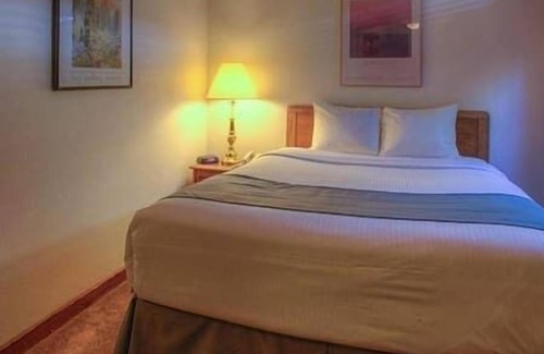 Baldy Mountain Resort | Suite Sleeps 6 | Hot Tub | Lounge | Concierge