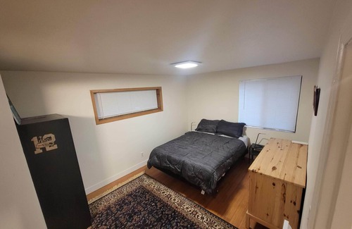 Shoreline House | Suite Sounds of Seattle, close to parks, shopping, and restaurants