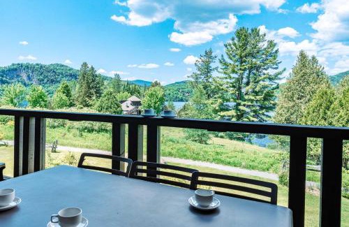 Lac Superieur Village House | Suite with mountains view & Resort access