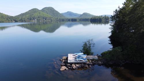 Lac Superieur Village House | Suite with mountains view & Resort access