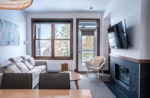 Lac Superieur Village House | Suite with mountains view & Resort access