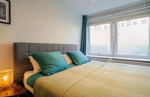 Overtoomse Sluis Bed & Breakfast | Suite with private bathroom near Vondelpark