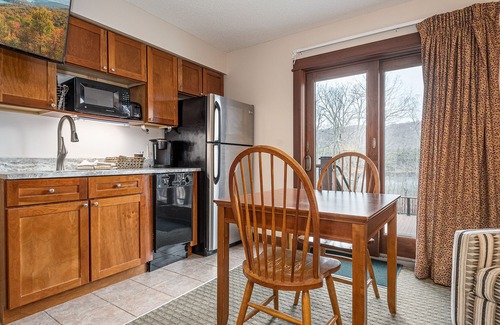 Thayerville Condo | Suites at Silver Tree A123