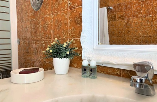 Lagos City Center Bed & Breakfast | Suites Inn Lagos