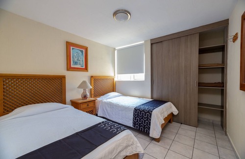 Zona Expo Hotel | Suites Navata