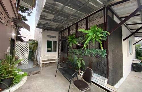 Dok Mai Hotel | Sukhum Suvarnabhumi Airport Guest House